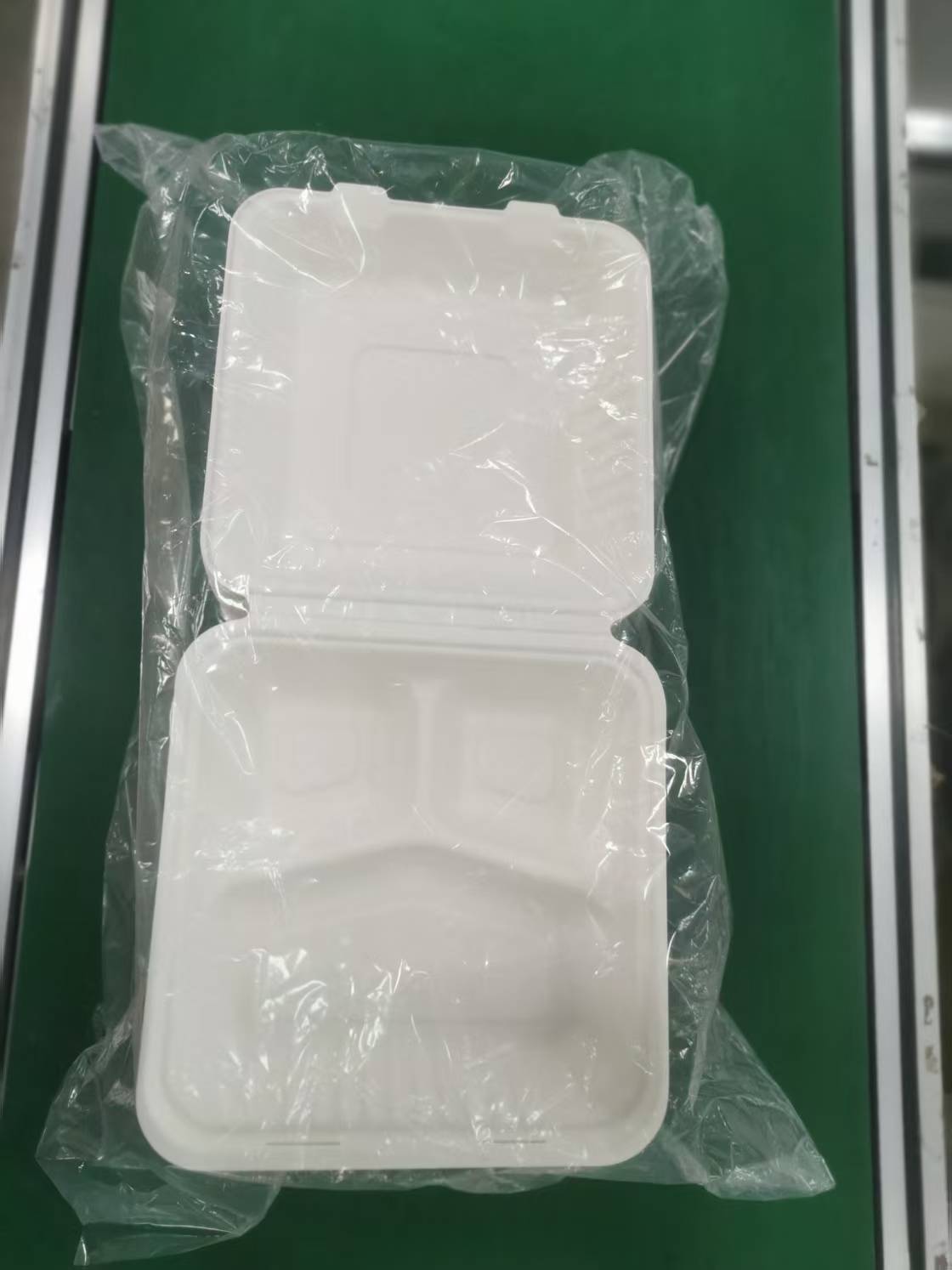 3-Compartment Clamshell – 1200 ml | Zuckerrohr | Großhandelverkauf | 200 Stuck/Karton